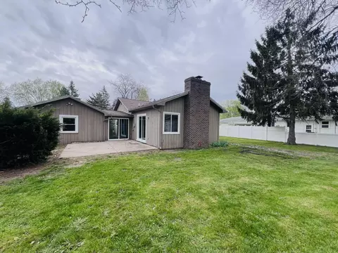 1203 Devonshire Ct, Owosso, MI 48867 photo 3