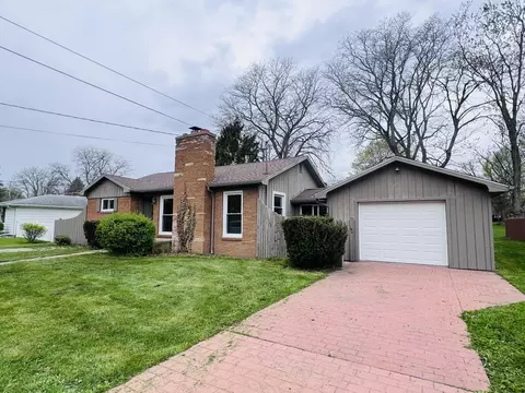 1203 Devonshire Ct, Owosso, MI 48867 photo 2