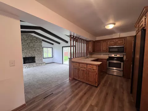 1203 Devonshire Ct, Owosso, MI 48867 photo 8