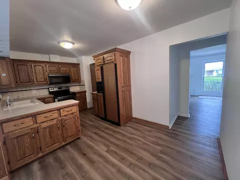 1203 Devonshire Ct, Owosso, MI 48867 photo 9