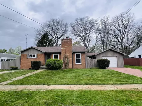 1203 Devonshire Ct, Owosso, MI 48867