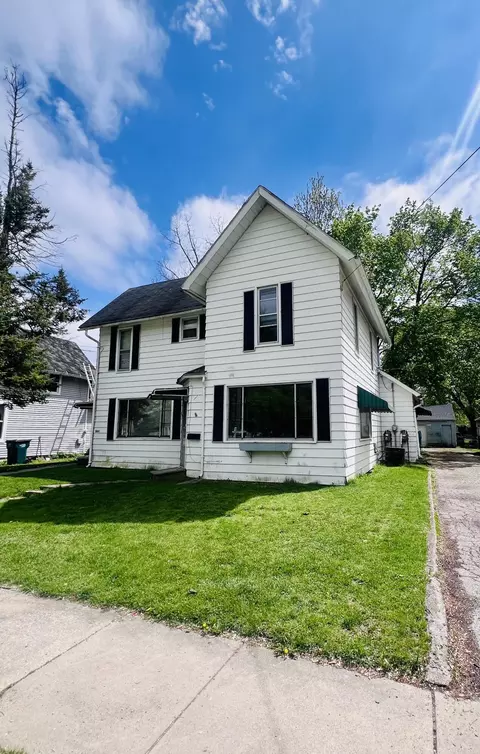 1003 Fletcher St, Owosso, MI 48867