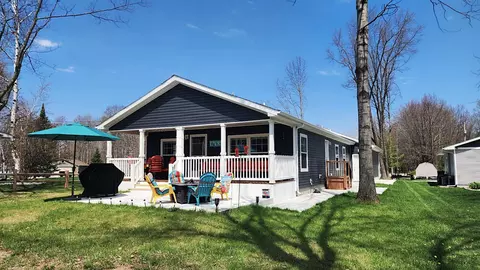 1619 Springwood Dr, Prudenville, MI 48651