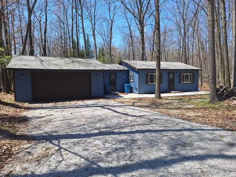 121 Caduca Dr, Roscommon, MI 48653