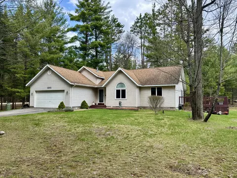 1243 Euclid Ave, Grayling, MI 49738