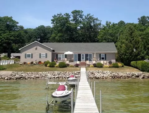 1388 Topinabee Shore Dr, Topinabee, MI 49791