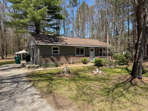 208 Linwood Dr, Prudenville, MI 48651