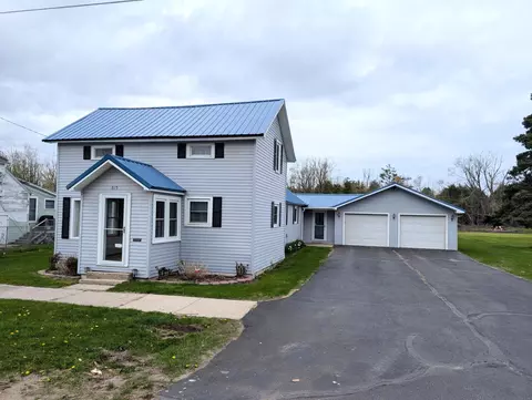 Exterior - 615 Duncan Ave, Cheboygan, MI 49721 photo 2 of 11