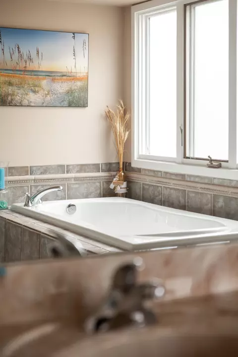 Bath - 708 N Dockside Cir # E-5, Suttons Bay, MI 49682 photo 3 of 10
