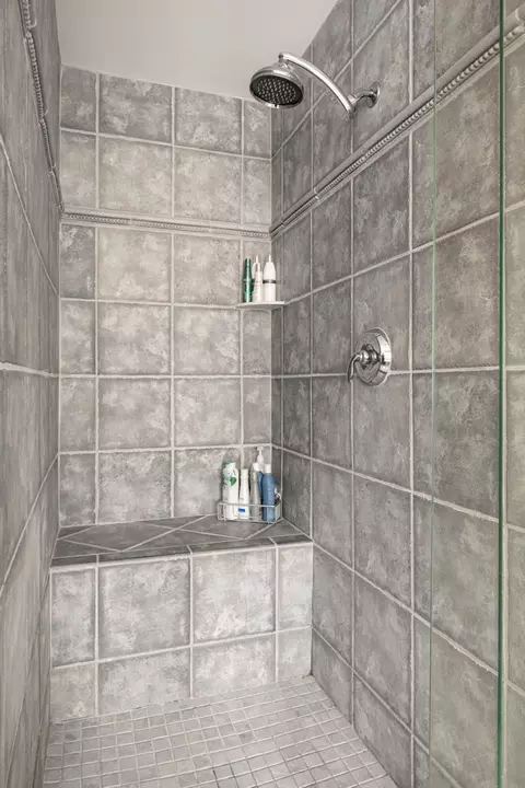 Bath - 708 N Dockside Cir # E-5, Suttons Bay, MI 49682 photo 5 of 10