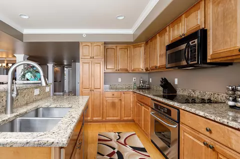 Kitchen - 708 N Dockside Cir # E-5, Suttons Bay, MI 49682 photo 6 of 8