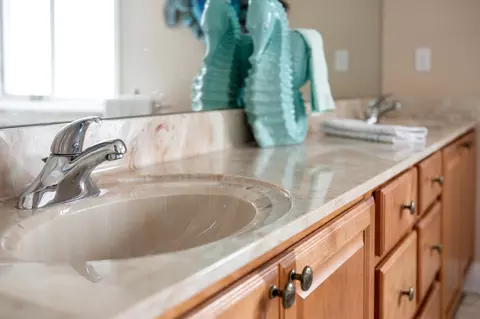 Bath - 708 N Dockside Cir # E-5, Suttons Bay, MI 49682 photo 2 of 10