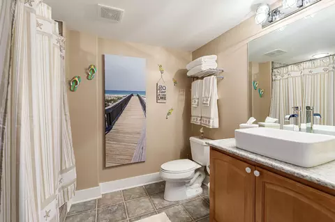 Bath - 708 N Dockside Cir # E-5, Suttons Bay, MI 49682 photo 9 of 10
