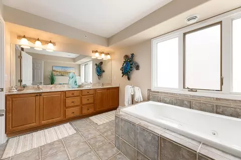 Bath - 708 N Dockside Cir # E-5, Suttons Bay, MI 49682 photo 1 of 10