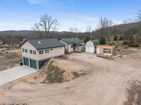 2286 Maxwell Rd, Petoskey, MI 49770