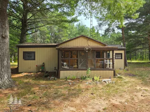 4097 Sunset Dr, Lewiston, MI 49756