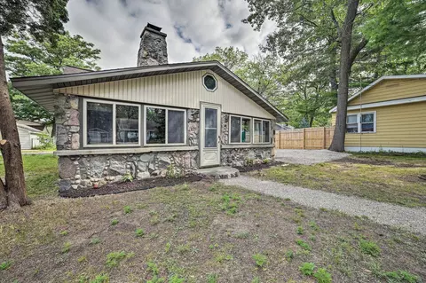 105 Pine St, Prudenville, MI 48651