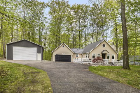 2779 W Higgins Lake Dr, Roscommon, MI 48653