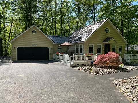 2779 W Higgins Lake Dr, Roscommon, MI 48653