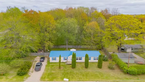 299 Cloverleaf Ln, Houghton Lake, MI 48629