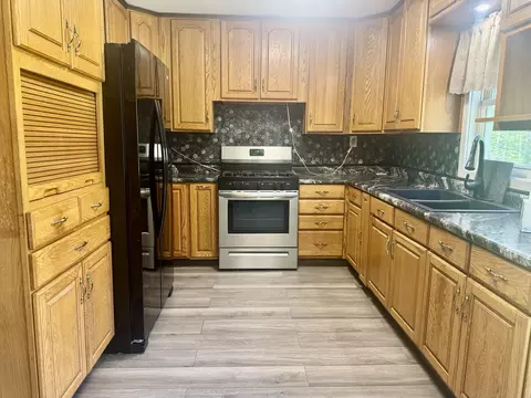 Kitchen - 7983 Silsby Rd, Roscommon, MI 48653 photo 2 of 4
