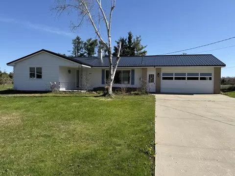 638 Snow Apple Ct, Cheboygan, MI 49721