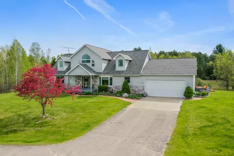 201 Country Ct, Houghton Lake, MI 48629