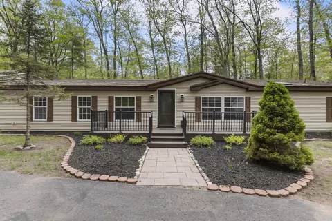 1505 Shawnee Dr, Indian River, MI 49749