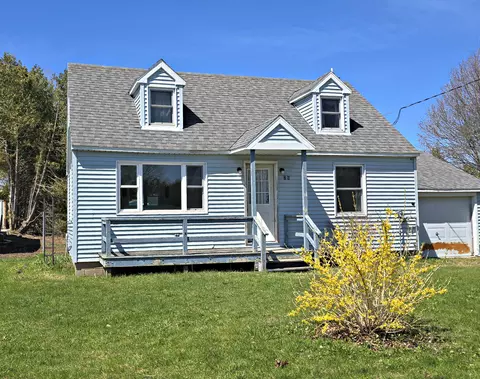 26 Michigan St, St. Ignace, MI 49781