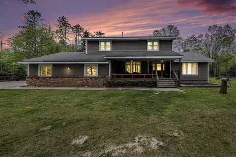 662 Crestwood Dr, Gaylord, MI 49735