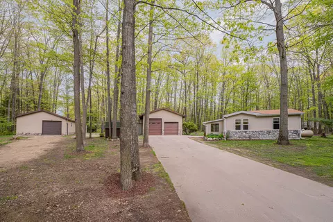 122 Shady Grove Ln, Roscommon, MI 48653