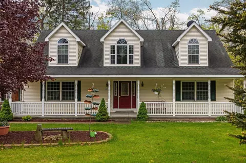 1350 Pine Point Dr, Lewiston, MI 49756
