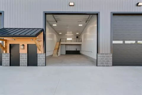 5384 Commerce Blvd #D404, Indian River, MI 49749