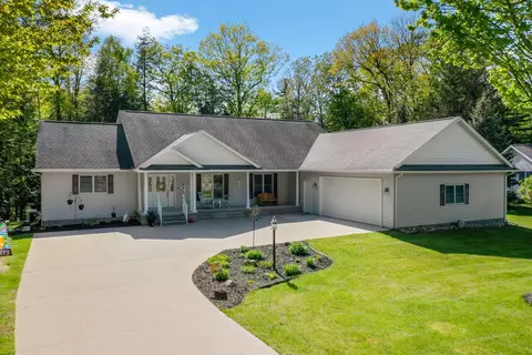 131 Indian Oaks Trl, Prudenville, MI 48651