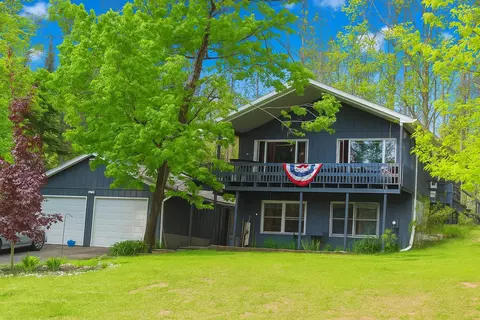 10176 Lakeview Dr, Atlanta, MI 49709
