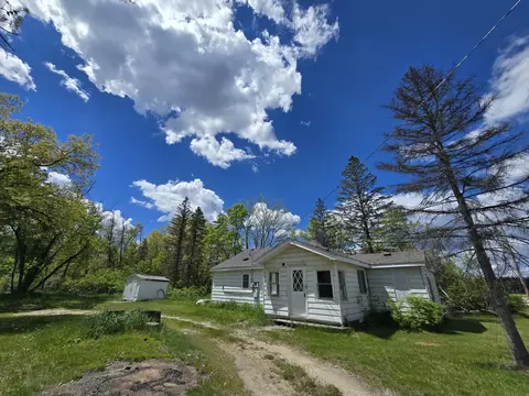 903 W 8th St, Mio, MI 48647