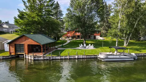5997 Prospect St, Indian River, MI 49749