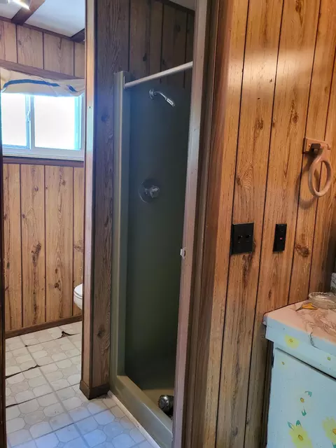 Bath - 108 Woodleaf Dr, Grayling, MI 49738 photo 5 of 6