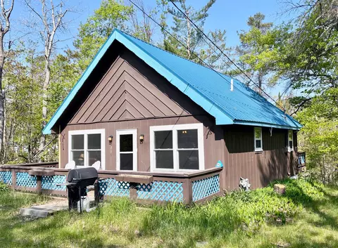5265 Woodridge Dr, Lewiston, MI 49756