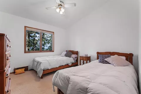Bedroom - 117 Timber Trl, Roscommon, MI 48653 photo 4 of 8