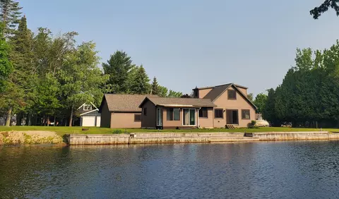 115 Choctaw Trl, Prudenville, MI 48651
