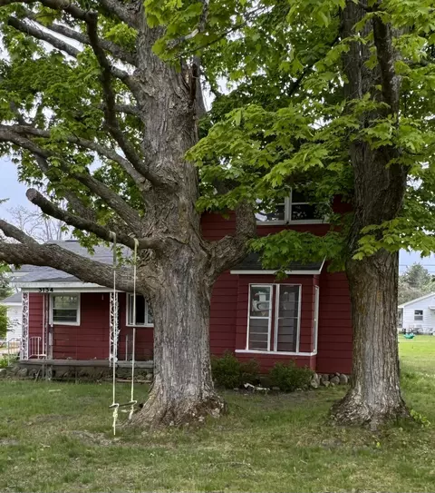 3134 Kneeland St, Lewiston, MI 49756