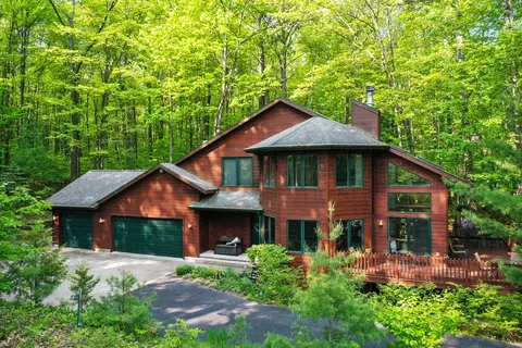 211 Gardners Grv, Roscommon, MI 48653