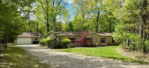 3158 Rasmus Dr, Grayling, MI 49738