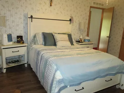 Bedroom - 5189 Pinecrest Dr, Lewiston, MI 49756 photo 2 of 6