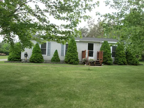 Exterior - 5189 Pinecrest Dr, Lewiston, MI 49756 photo 3 of 11