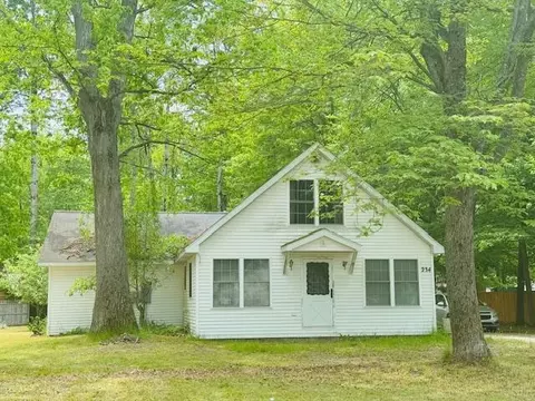 234 Radcliff Dr, Houghton Lake, MI 48629