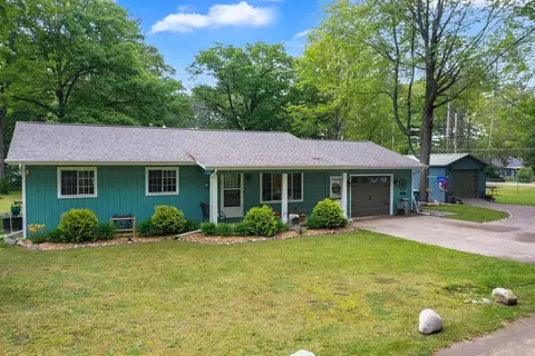 104 Alpena Trl, Houghton Lake, MI 48629