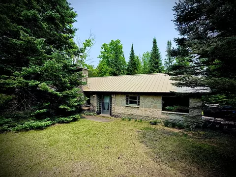 9150 W M-68, Indian River, MI 49749