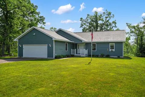 5619 Edgewood Ct, Indian River, MI 49749